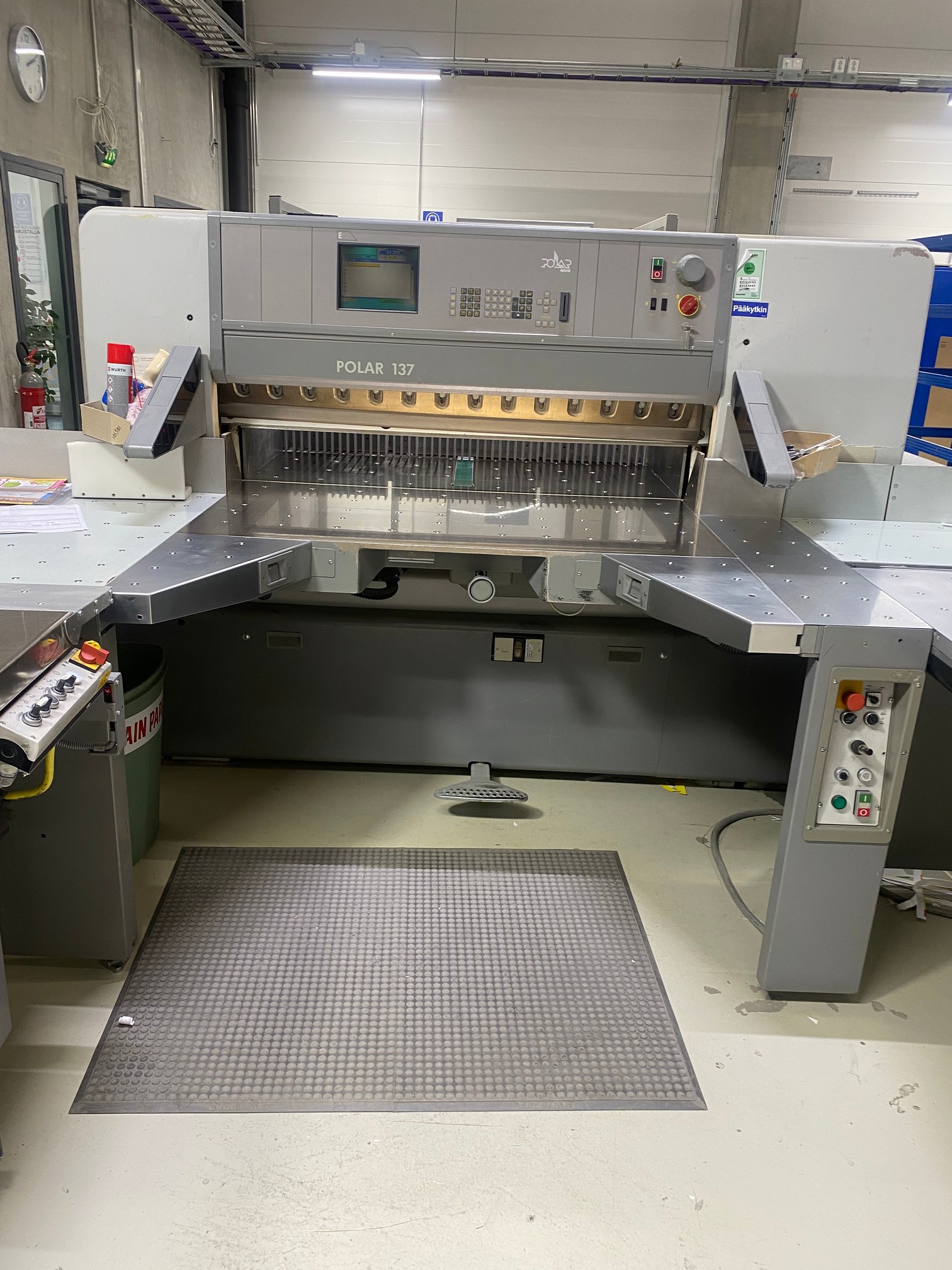 POLAR 137 E - 2000 CUTTING LINE